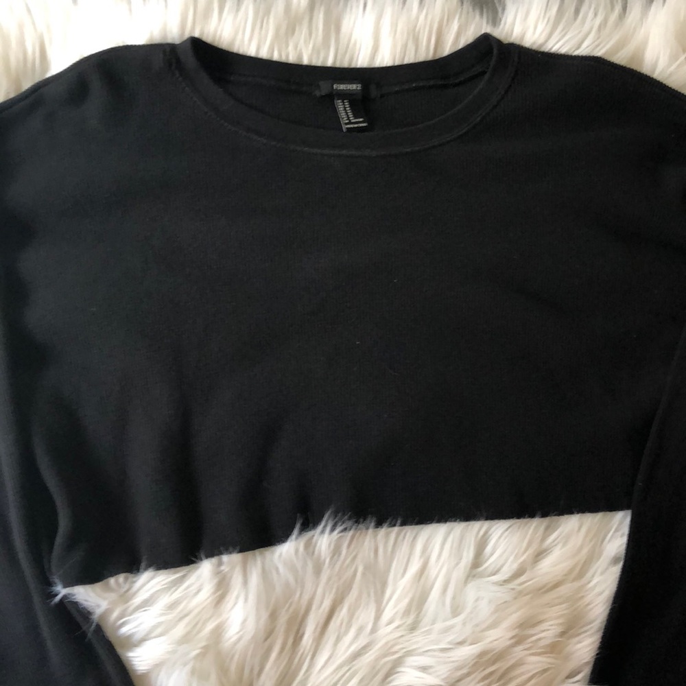 **SOLD** Black long sleeve crop top